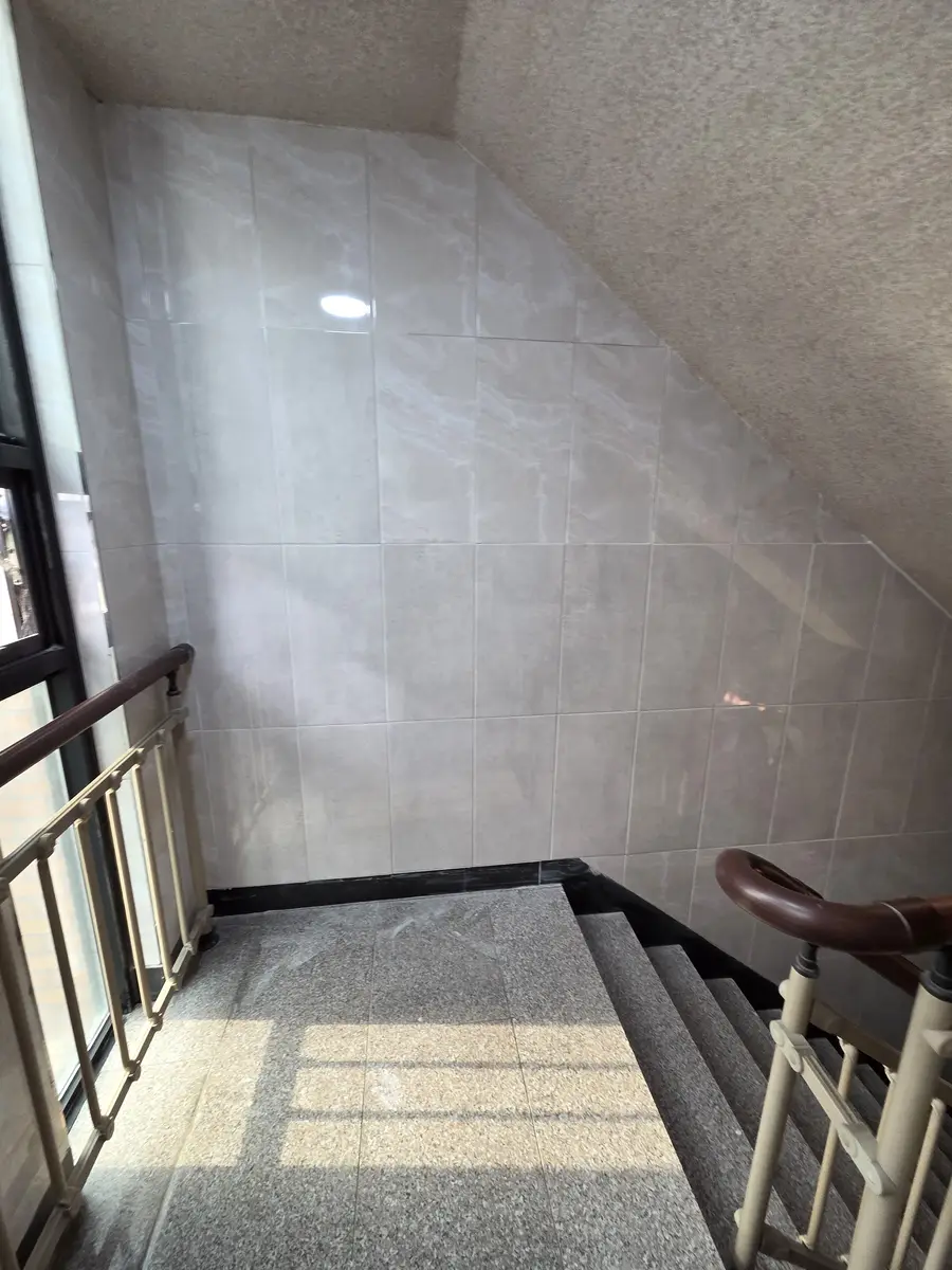 벽타일부분수리 원룸 계단벽 타일깨짐 부분교체